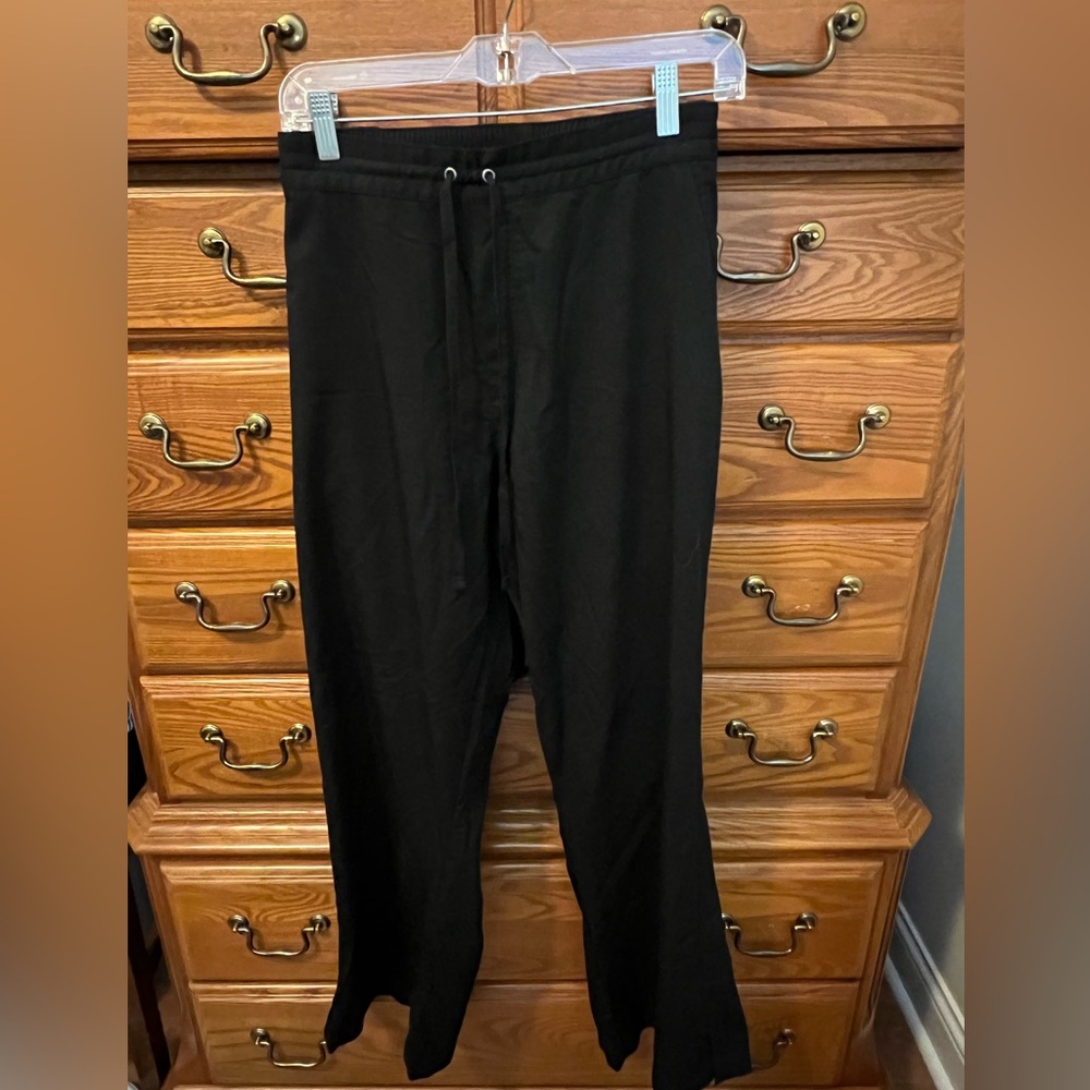 Women's 2X Healing Hands Purple Label black scrub pants. 2 side slit pockets.